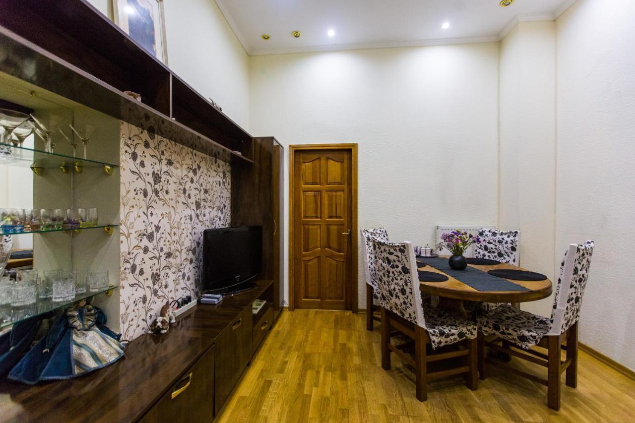 Apartment In The City Centre Lviv Luaran gambar